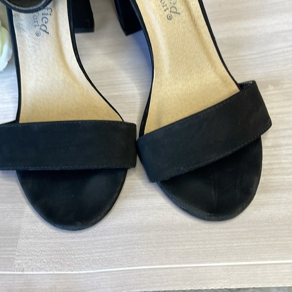 Classic Black Heels - Picture 2 of 8